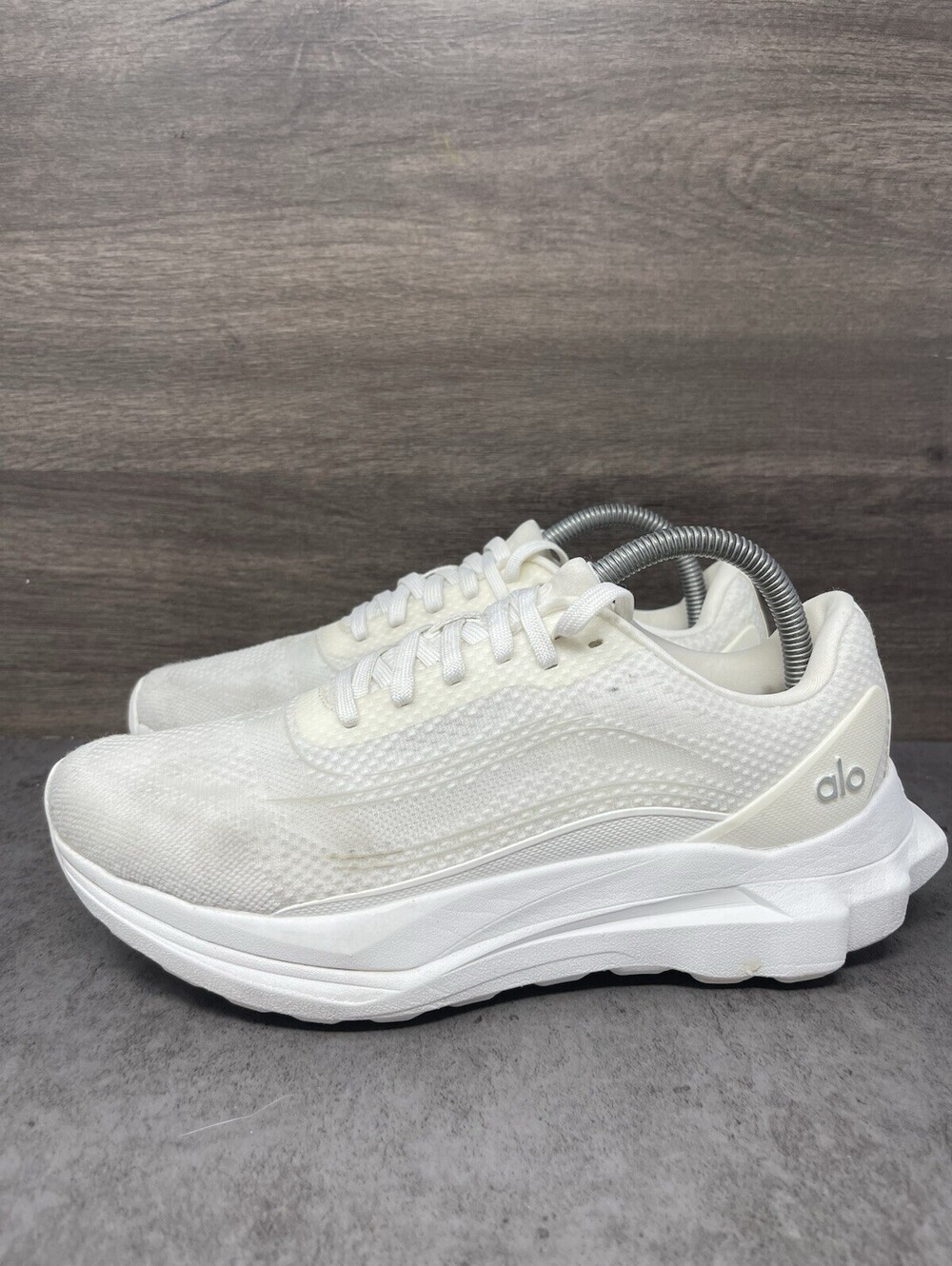 ALO Runner White Womens Size 8.5 Performance Running Walking Training Sneakers